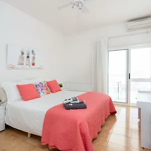 frontline-beach-apartment.tenerifehoteles.net/